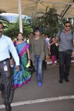 Shahrukh Khan snapped at the airport on 18th Nov 2015